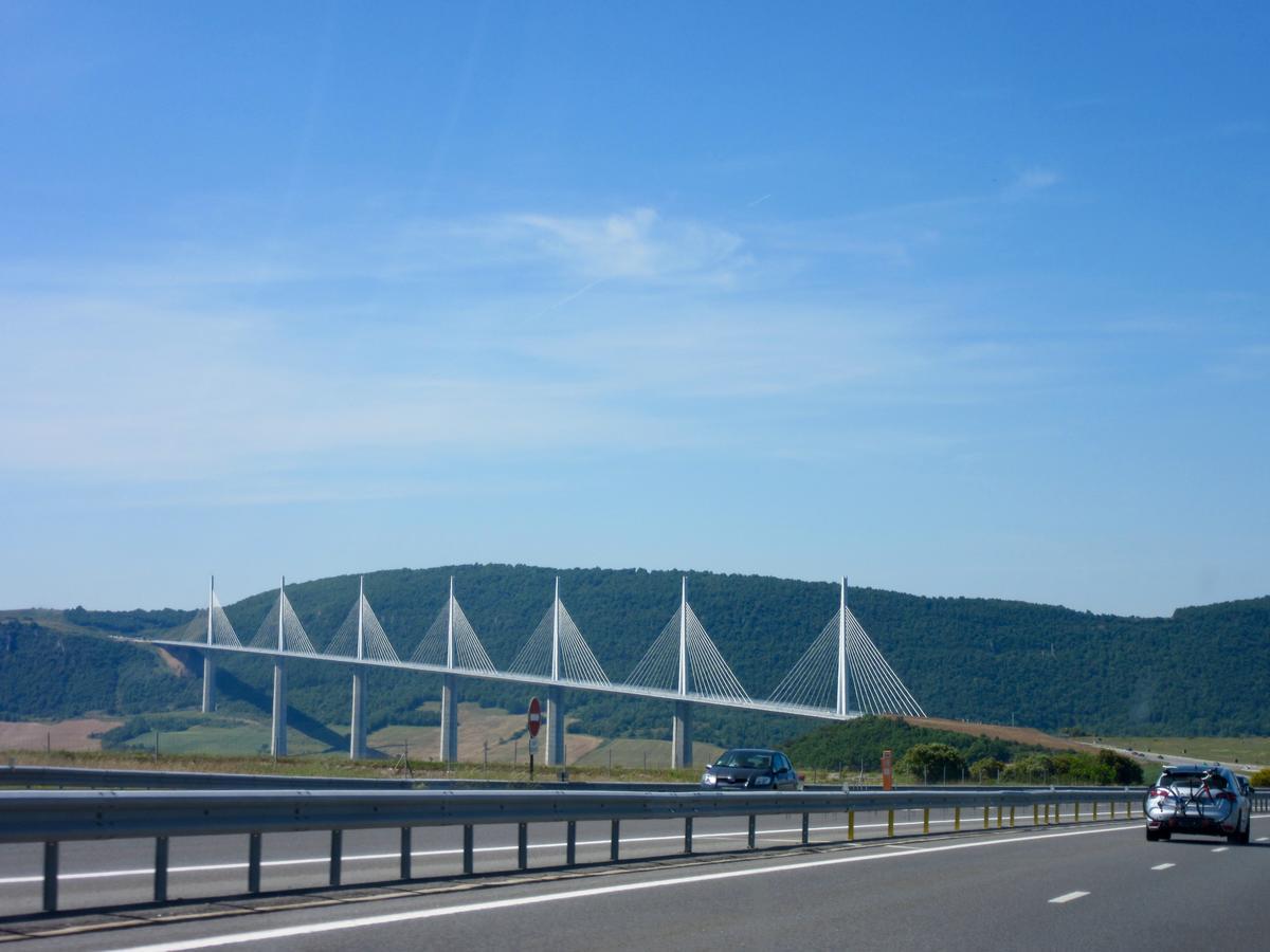 Logis Hotel Des Causses Millau Buitenkant foto